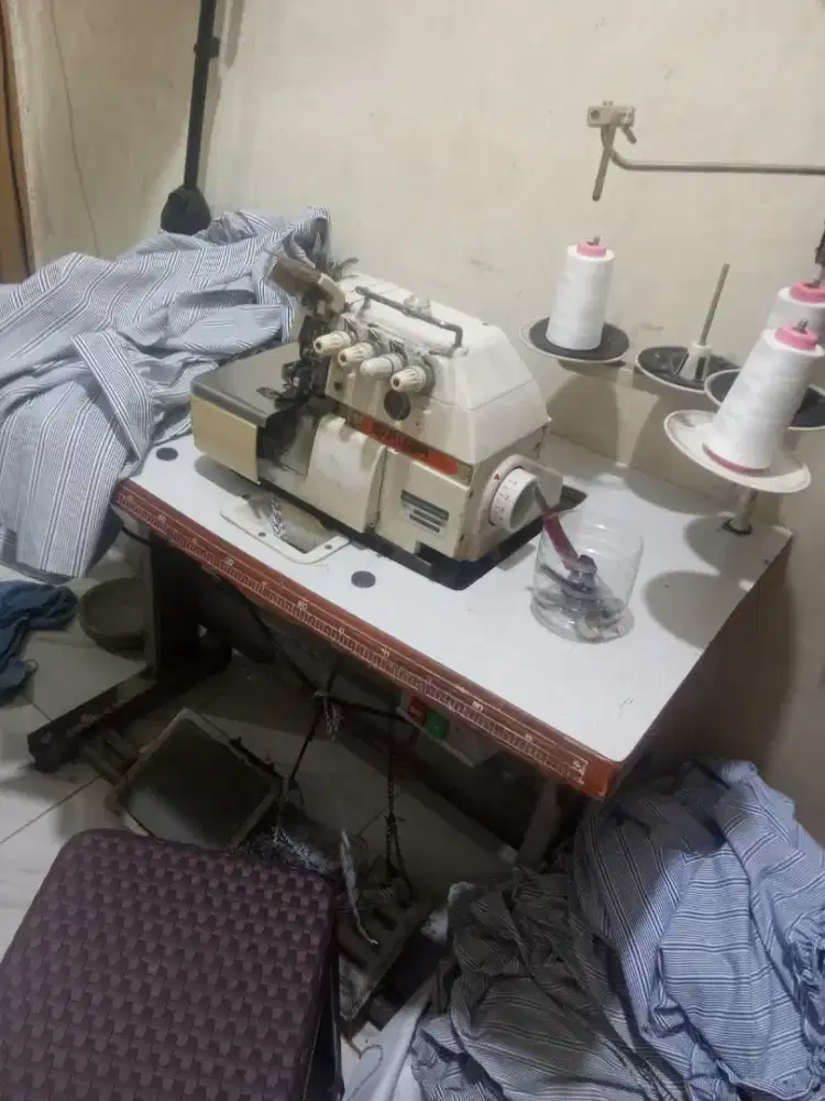 mesin jahit dua unit brother dan tipikal mesin obras merek siruba