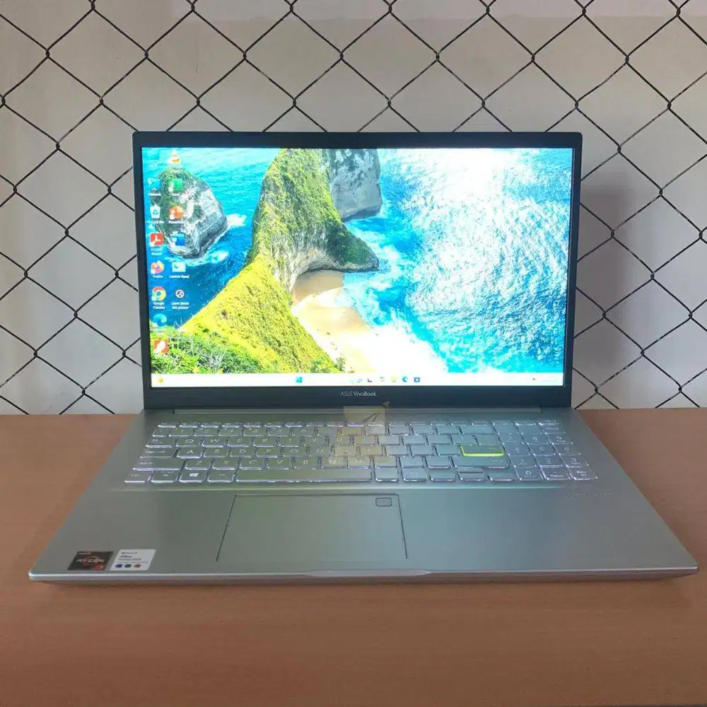 Asus Vivobook X513UA / Ryzen 7 5700U / 8GB / SSD 256GB