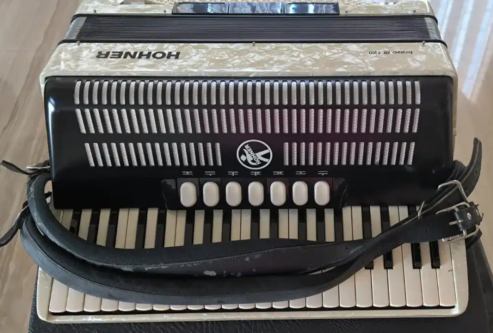 HOHNER BRAVO III 120 – PRE-OWNED GOOD CONDITION