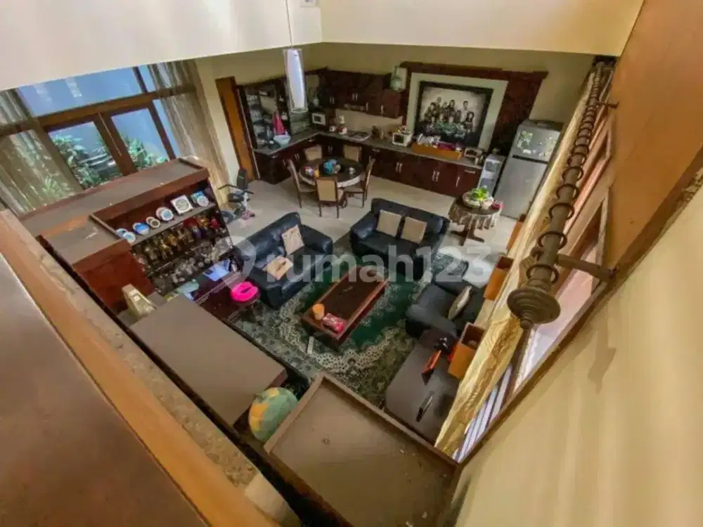 Rumah Besar Posisi Hook Dilokasi Strategis Turangga