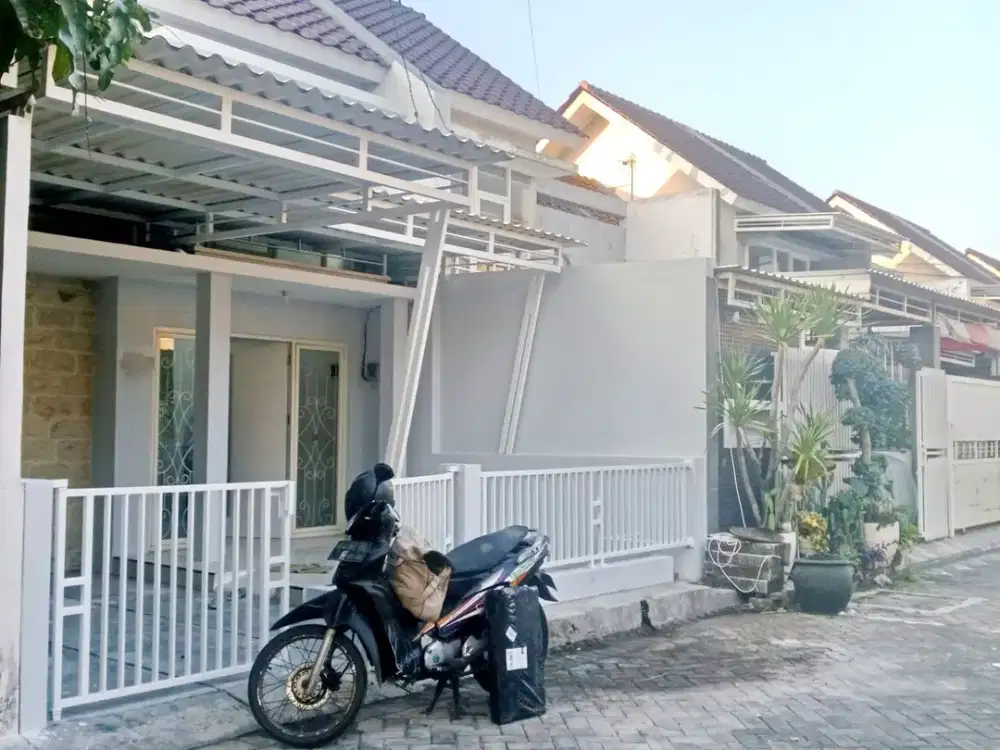 DIJUAL RUMAH SIAP HUNI FULL RENOVASI  Perumahan Green Lake Wonorejo, Rungkut