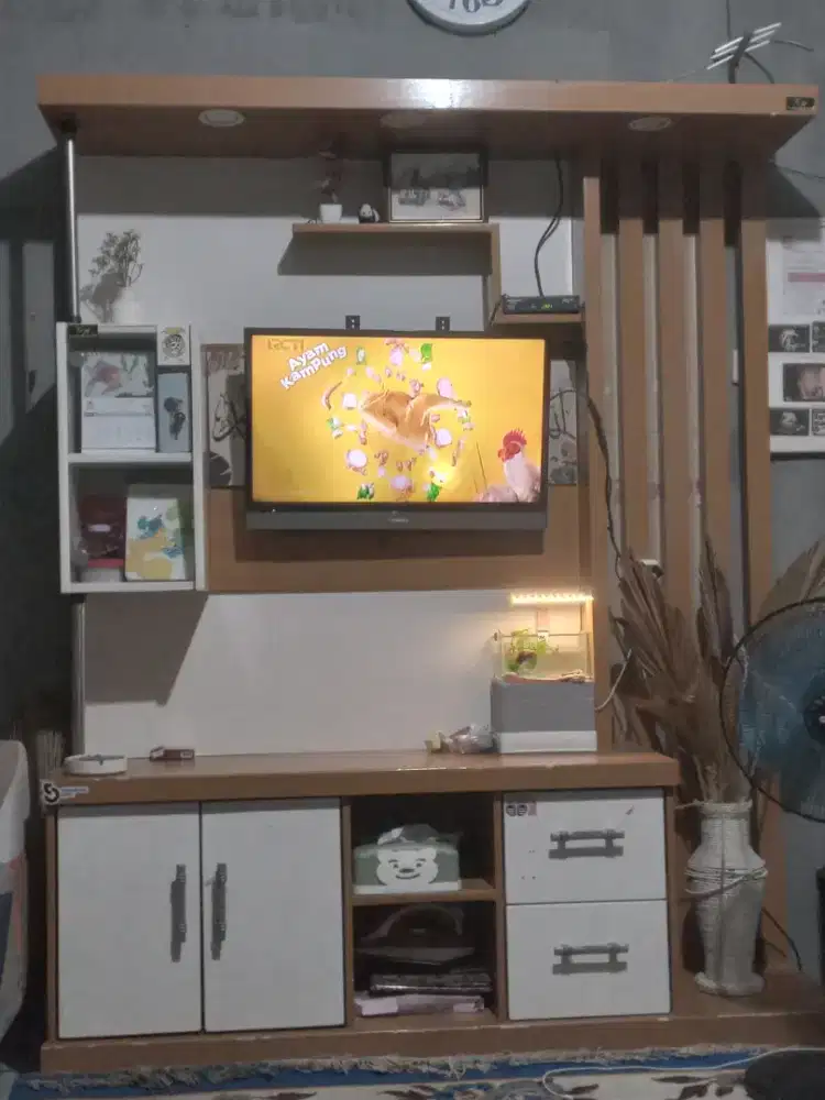 Lemari bufet tv