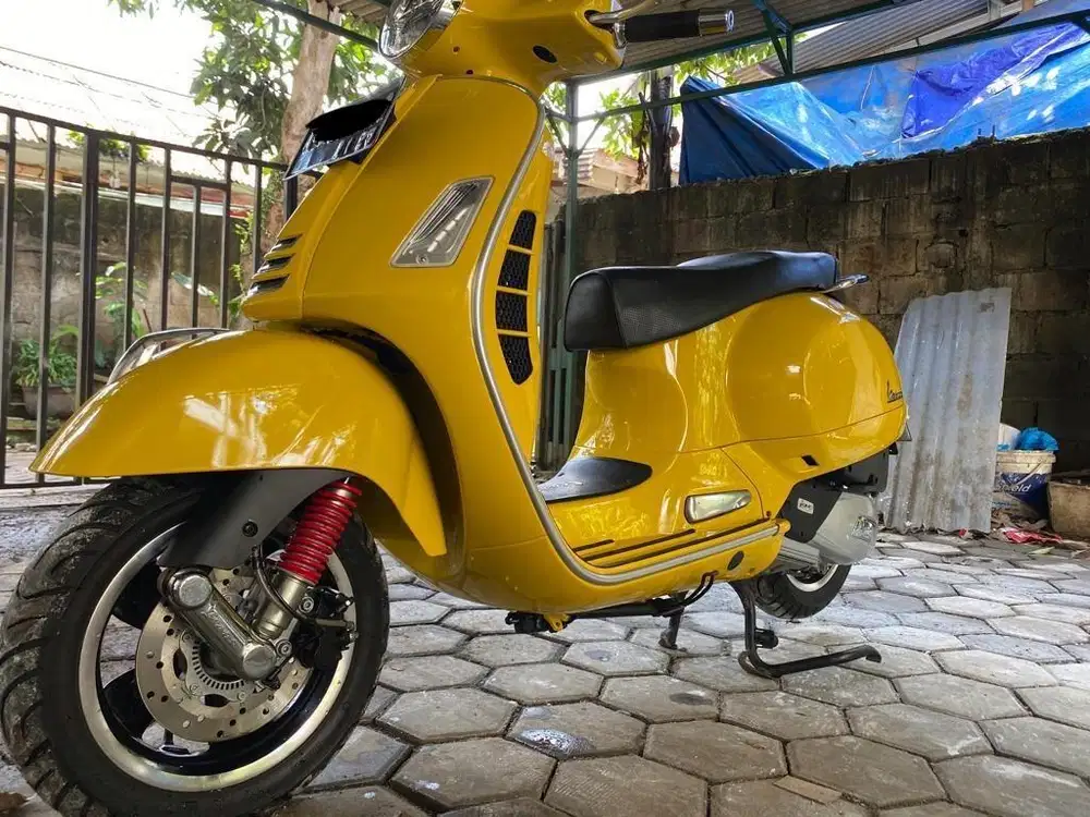 (VERY LOW KM) VESPA GTS iGet ABS 150CC 2020