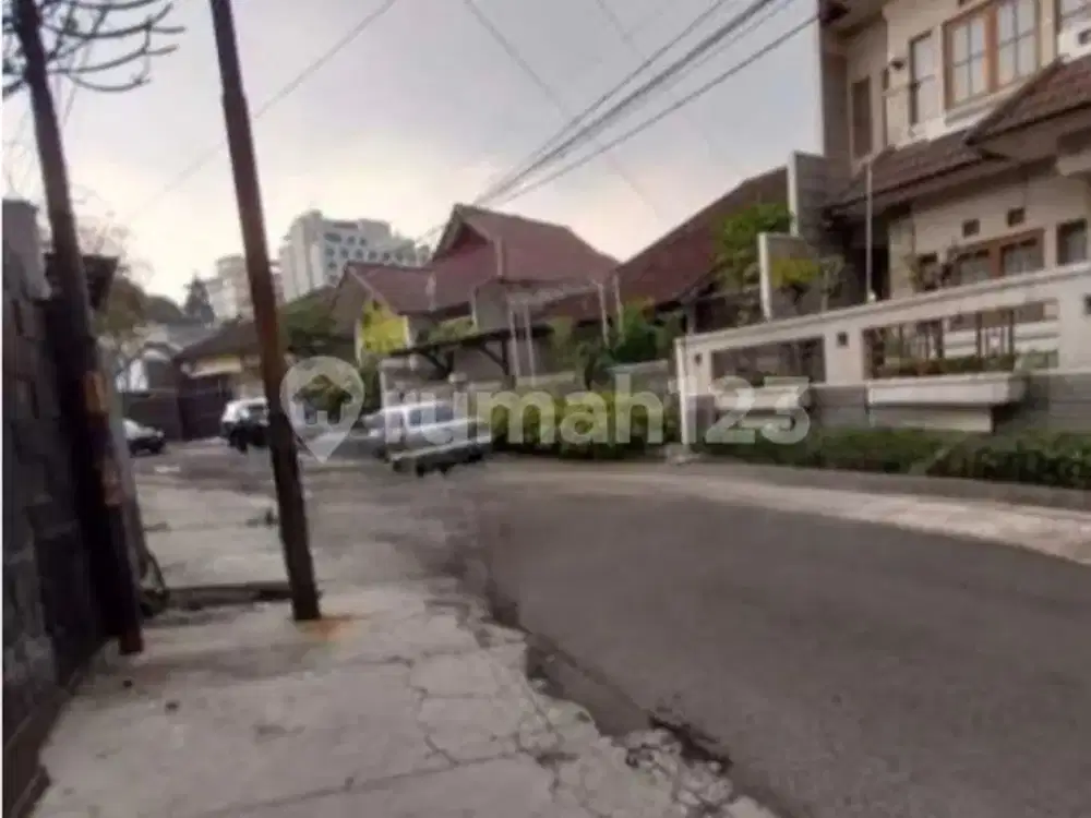 Rumah Lama Hitung Tanah di Sayap Riaupusat Kota Bandung