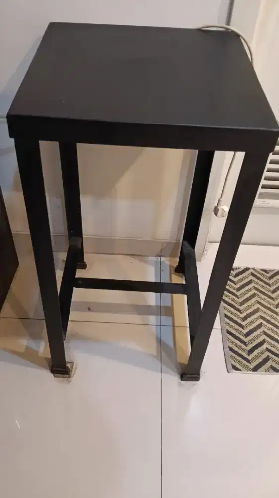 Di jual meja bahan plat besi masih bagus ,