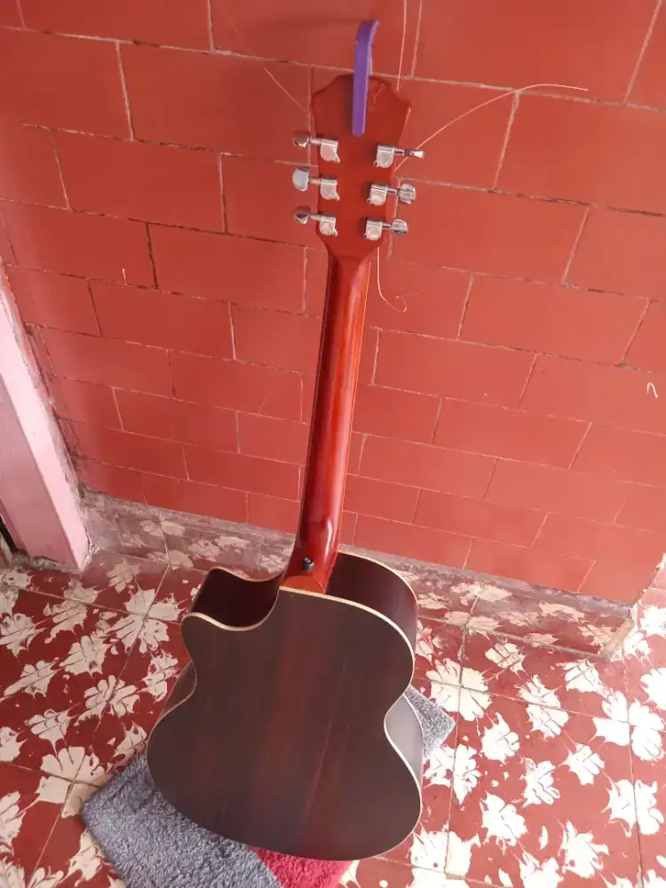 Gitar kondisi mulus