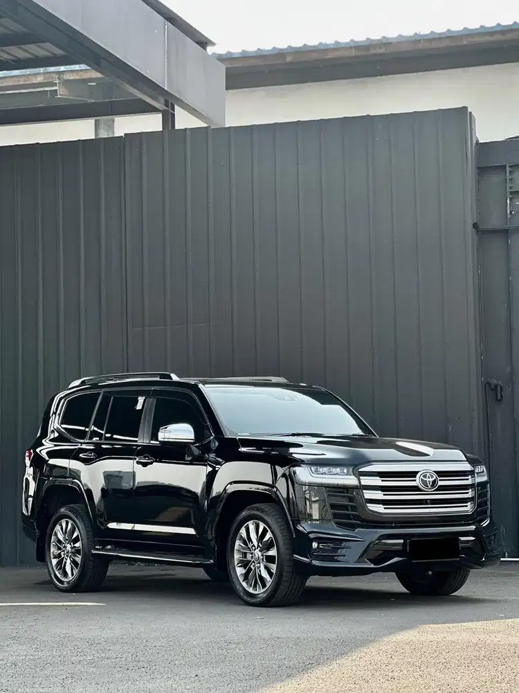 Land cruiser vxR 300