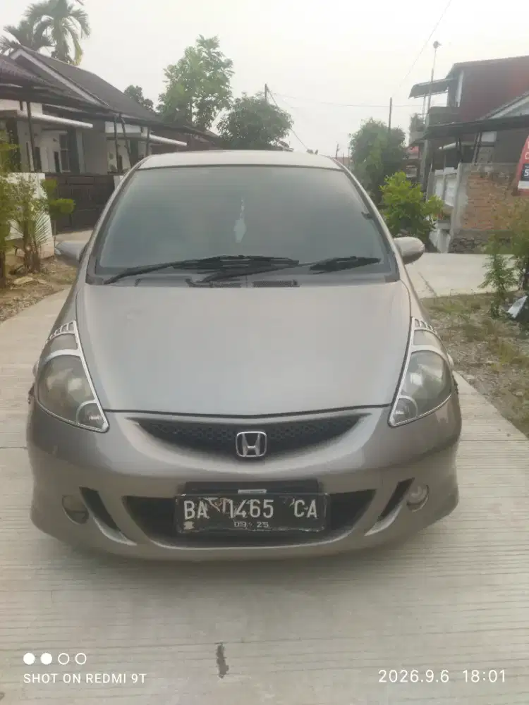 Dijual mobil pemakaian pribadi.