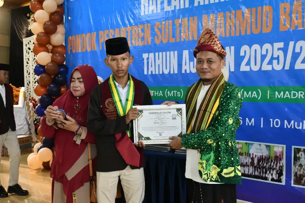 Mencari pengabdian pesantren