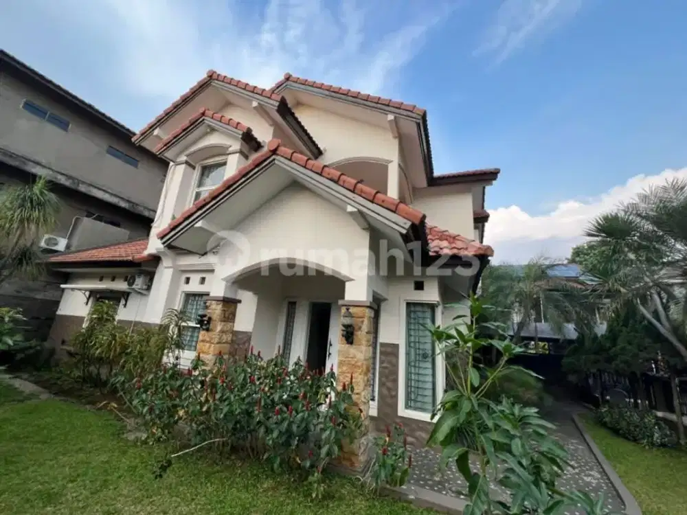 Rumah Bagus Luas Posisi Hook di Suryalaya Buahbatu Bandung