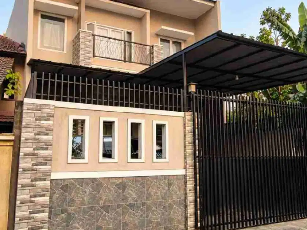 Dijual Rumah Meruya 2 lt 8 x 25 m lb 320 m2 di Meruya shm hadap timur ada 5 kt 3 km semi furniture, carport 2 mobil, row jln 2 mobil. Survei & nego yuk!!