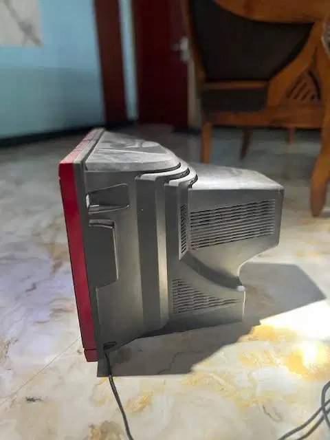 TV Tabung GIATEK 14 Inci Warna Merah-Hitam (Kondisi Hidup/Normal)