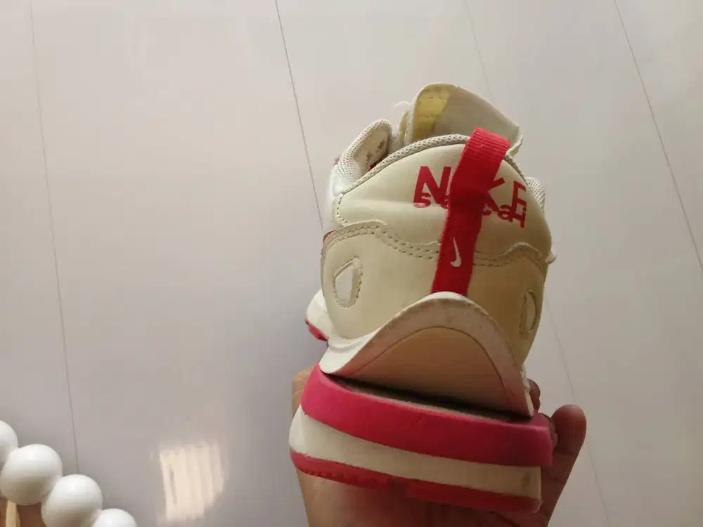 Sepatu Nike x sacai VaporWaffle