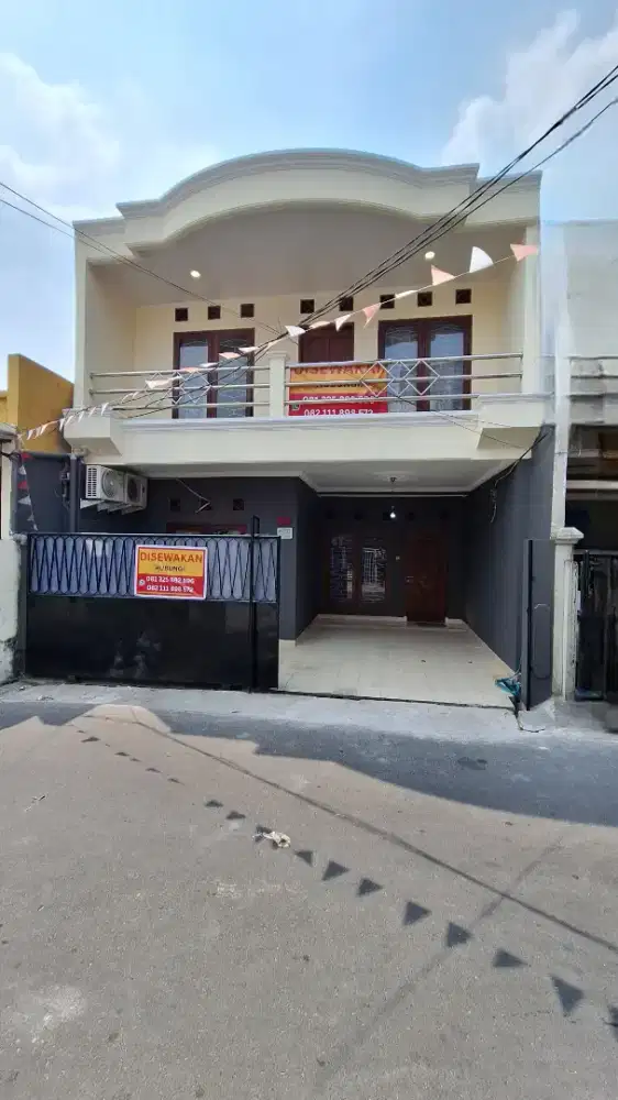 Rumah 2 Lantai Disewakan