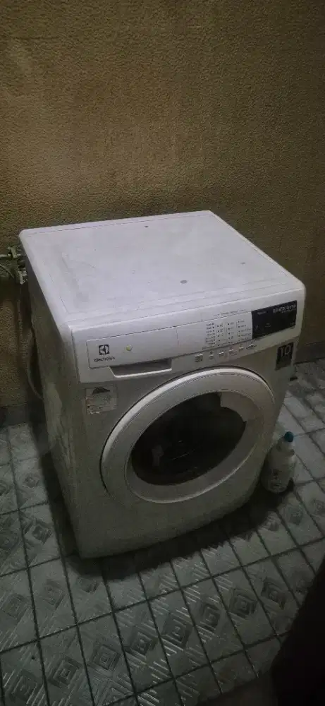 Jual murah Mesin cuci Electrolux bekas barusan rusak tidak bisa nyala