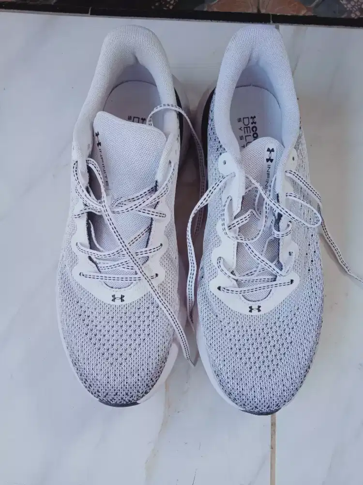 Sepatu bekas merk under armour