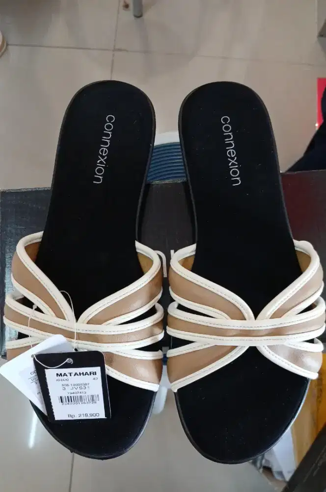 Sandal wanita merk connexion