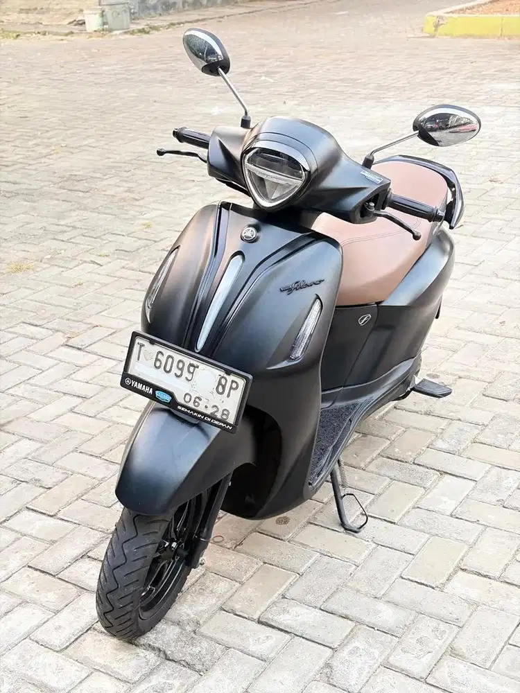 Yamaha Grand Filano Hybrid Neo Black