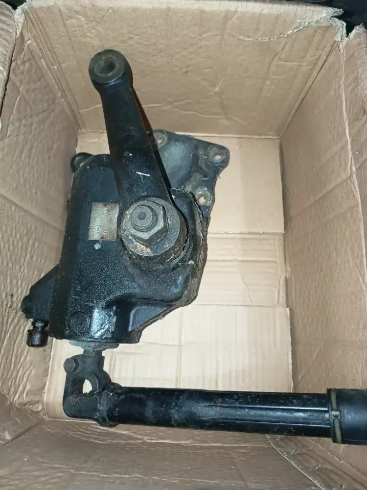 Ini adalah Gearbox Setir / Steering Gear Box