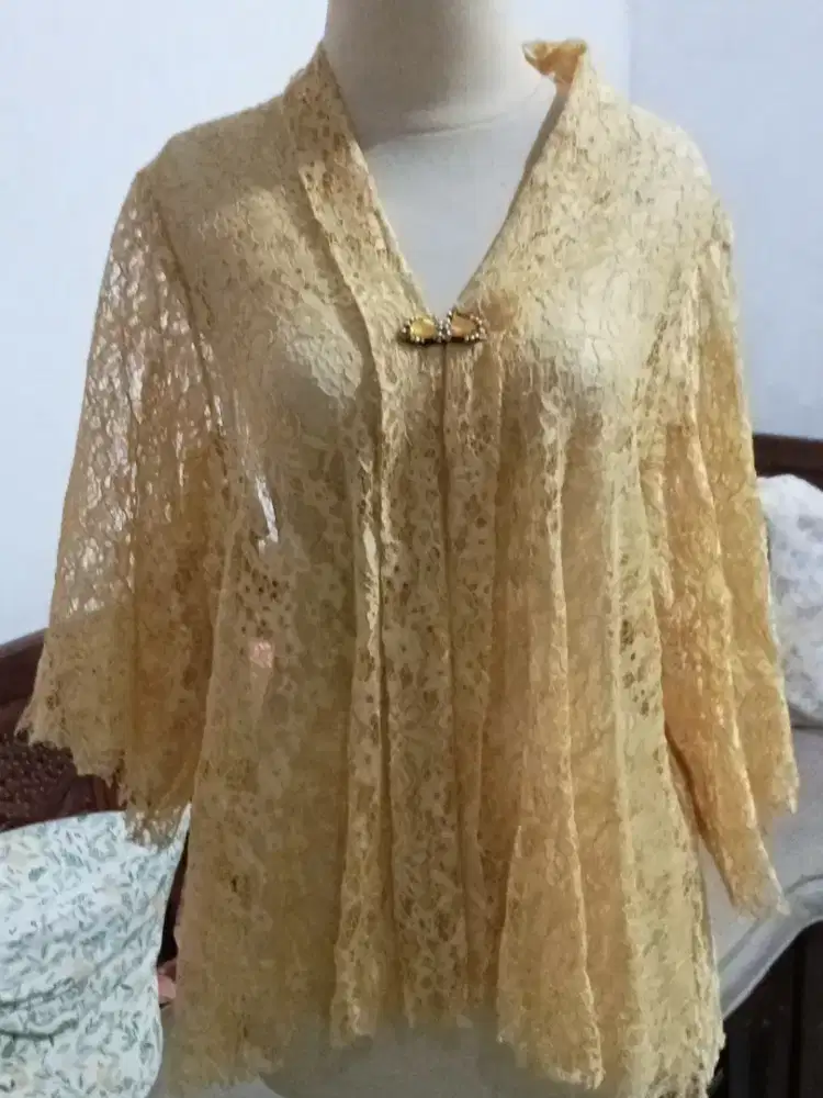 Kebaya brokat kartini