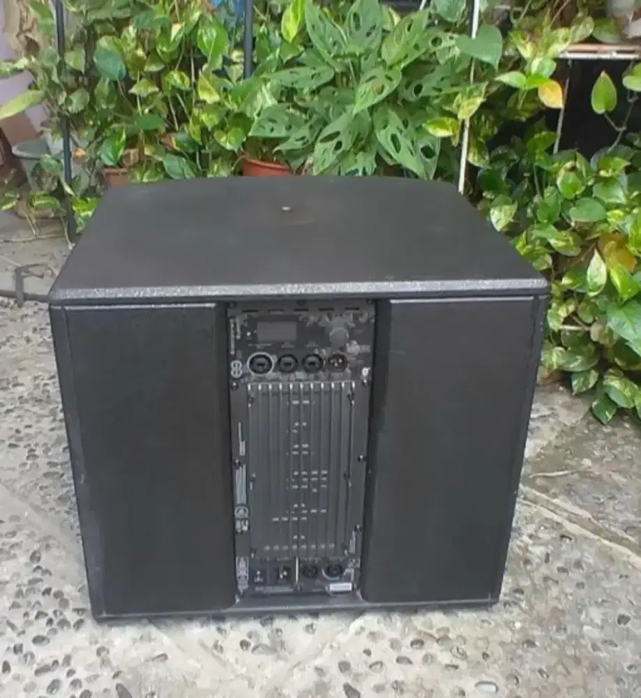 dB Technologies ES503 3 Amped Stereo System subwoofer