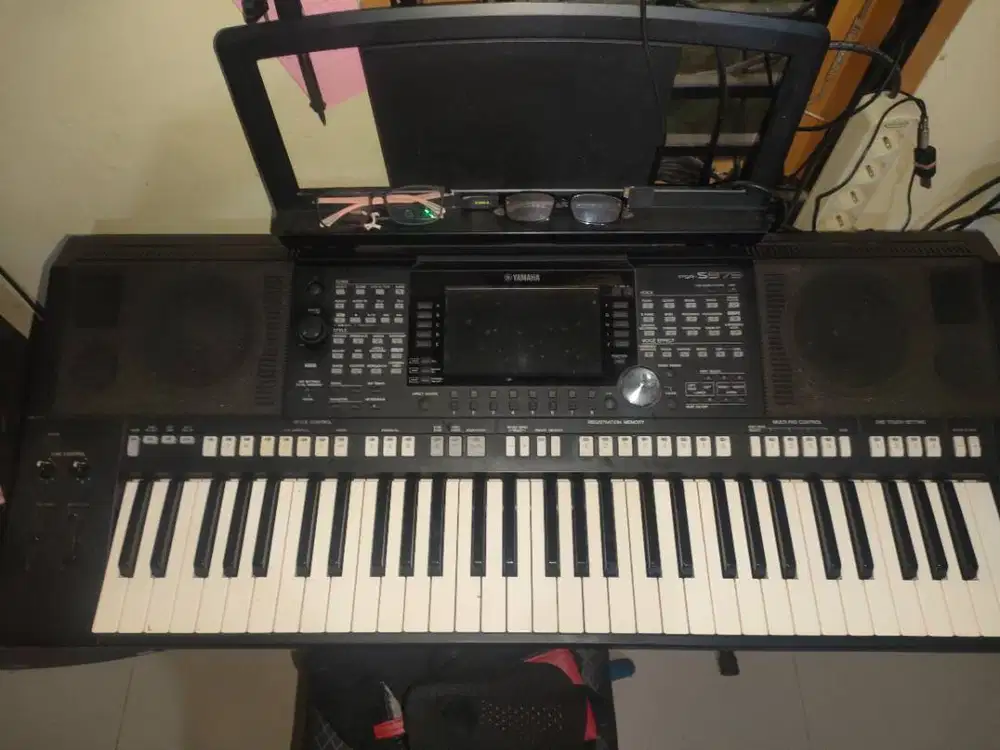 Di jual Keyboard Yamaha PSR 975