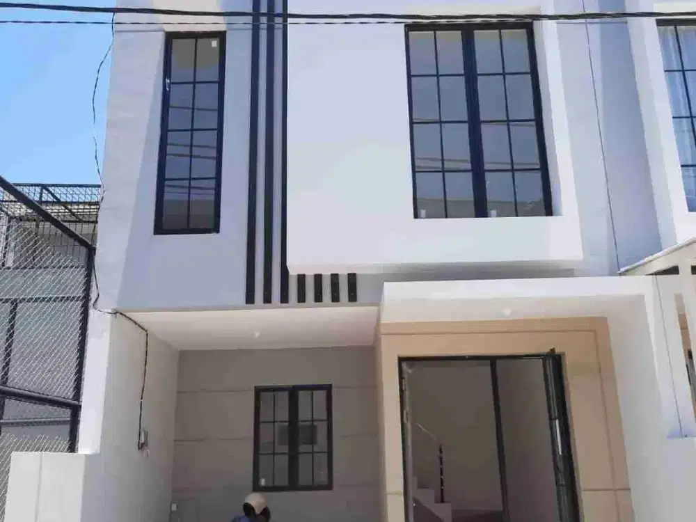 Disewakan Rumah 2 Lantai regency one babatan, Surabaya timur
