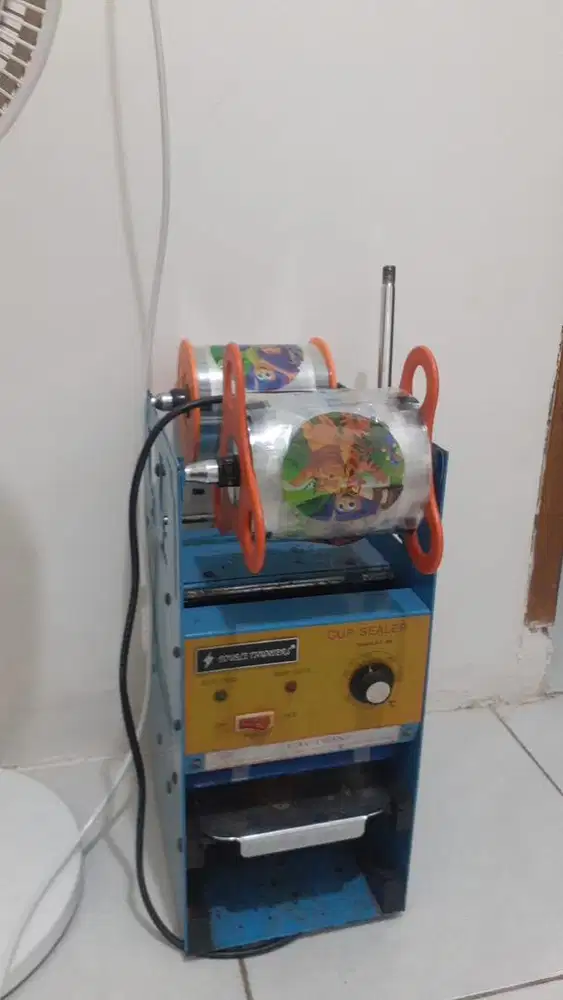 Mesin press gelas plastik