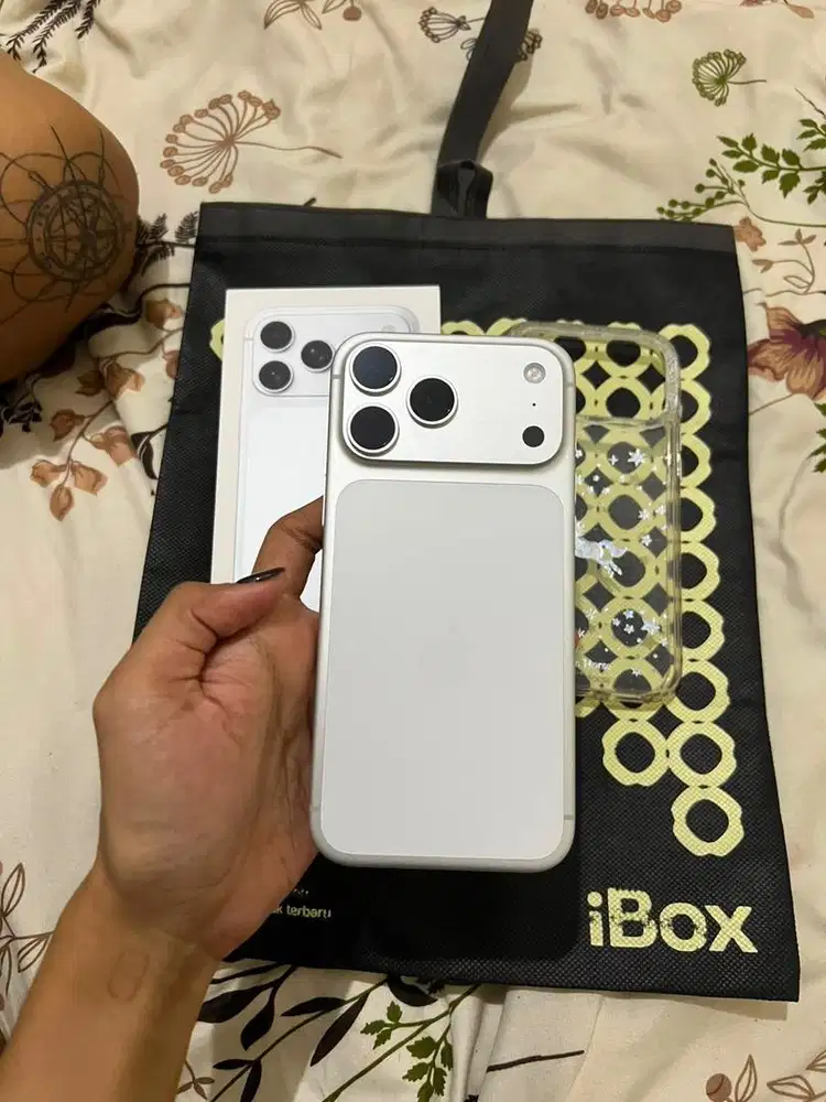 17 pro max 256 ibox garansi aktif