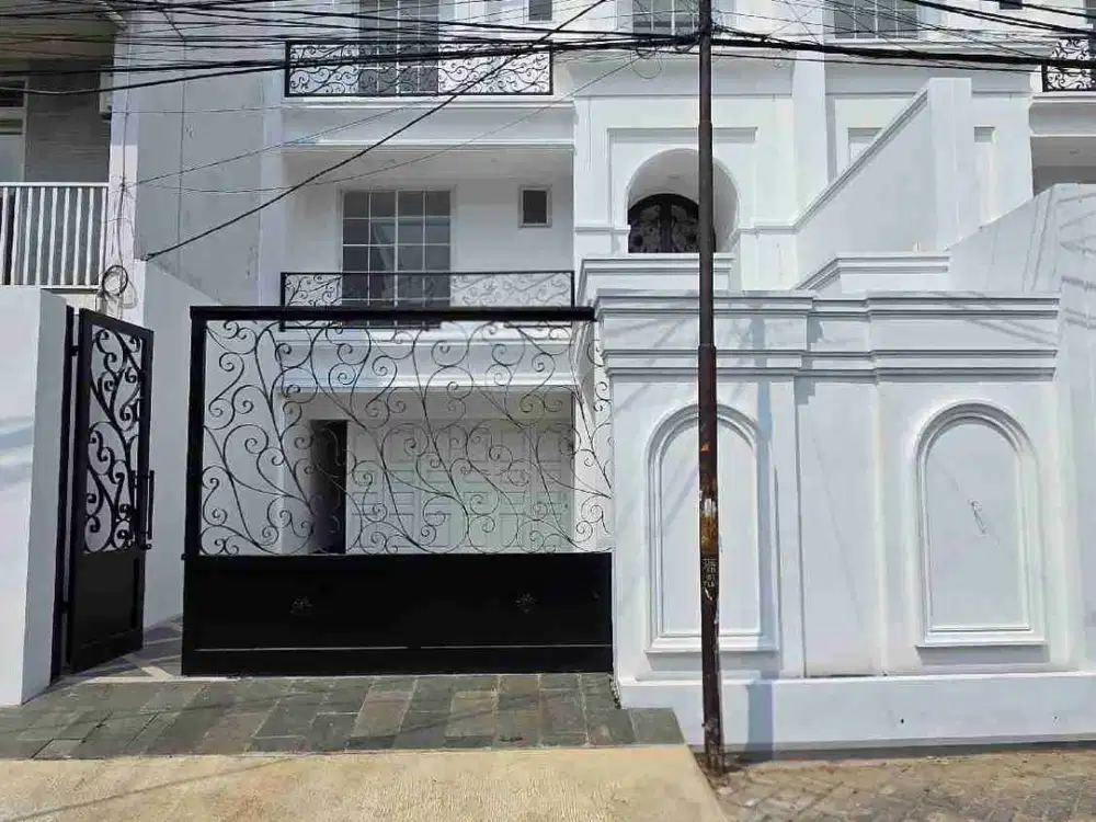 rumah baru model klasik modern di Tebet Jakarta Selatan