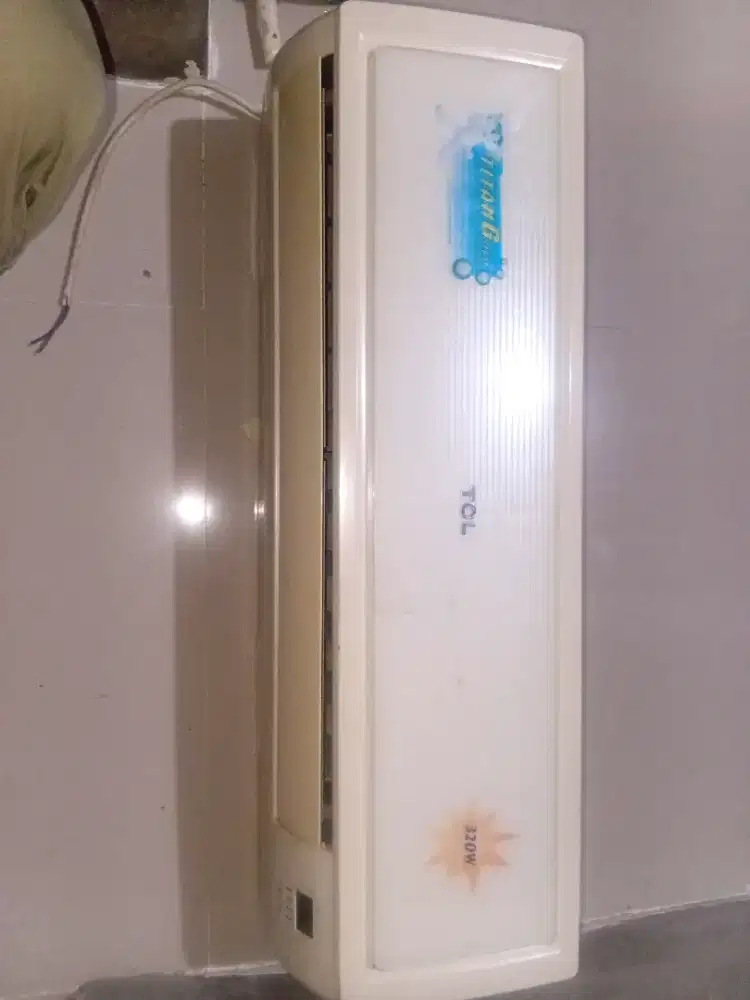 Dijual Air Conditioner 1/2PK. Merk TCL. Kondisi mulus dan terawat