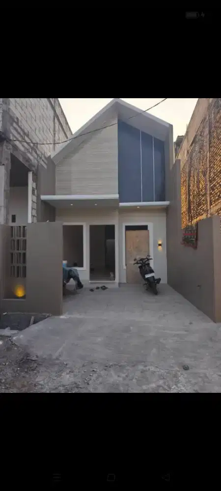 RUMAH BARU MINIMALIS DEKAT PAGESANGAN MASJID AKBAR SEPANJANG TAMAN