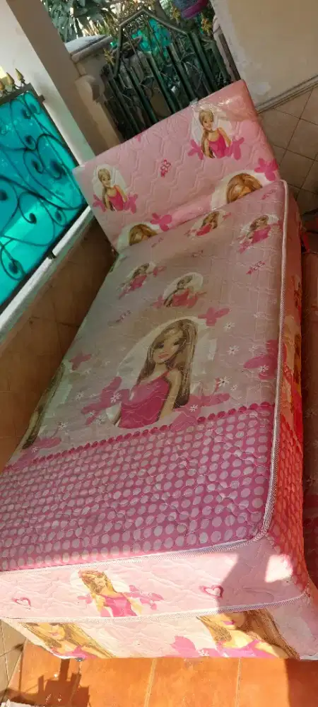 Kasur 2 in 1 anak.