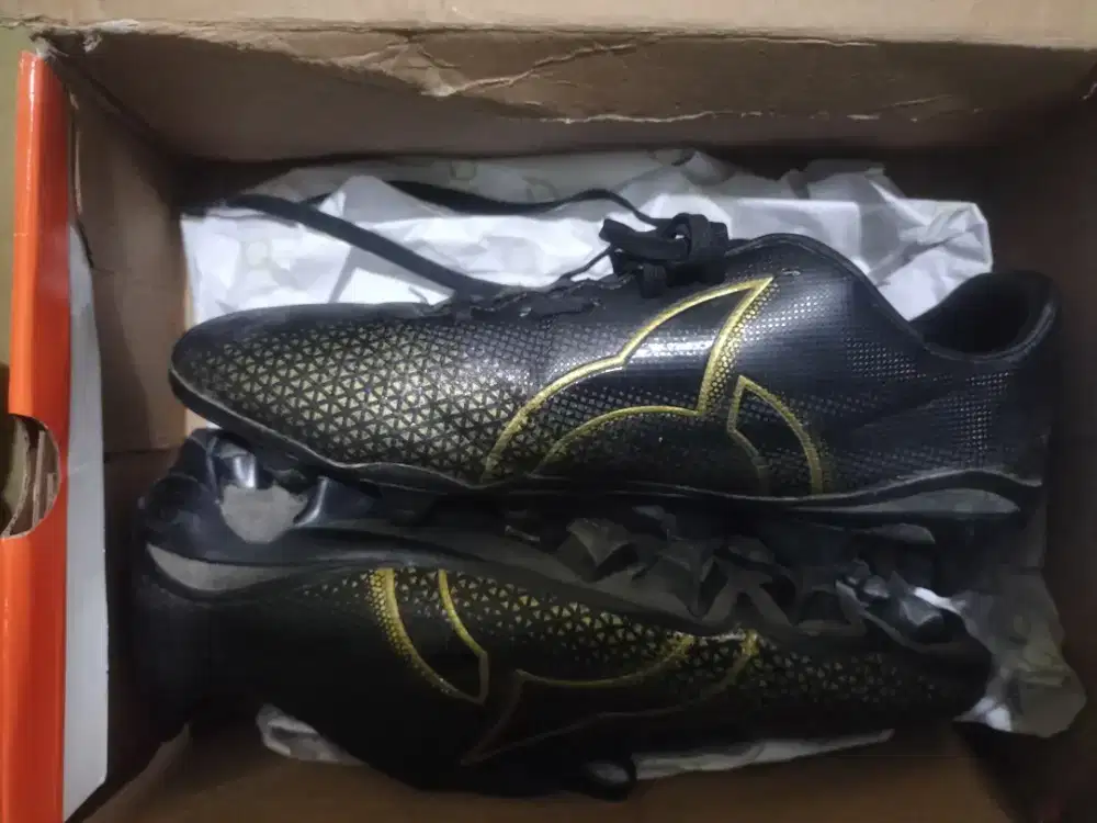 sepatu bekas sepak bola ortuseingt