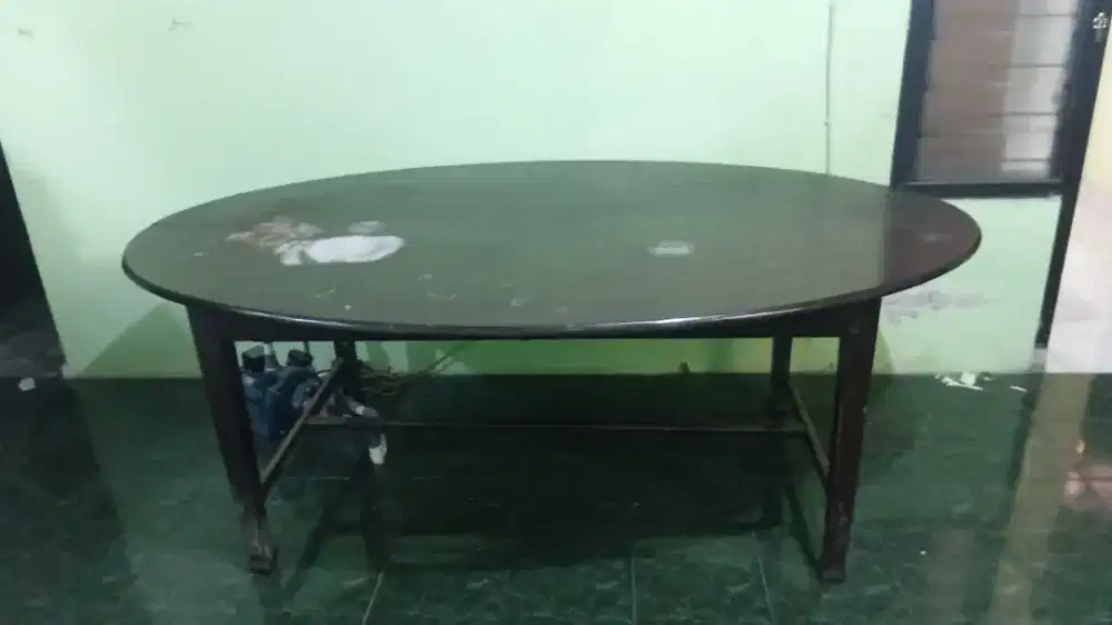 Meja Oval Bahan Kayu Jati Tua. Cat pelipur warna Hitam