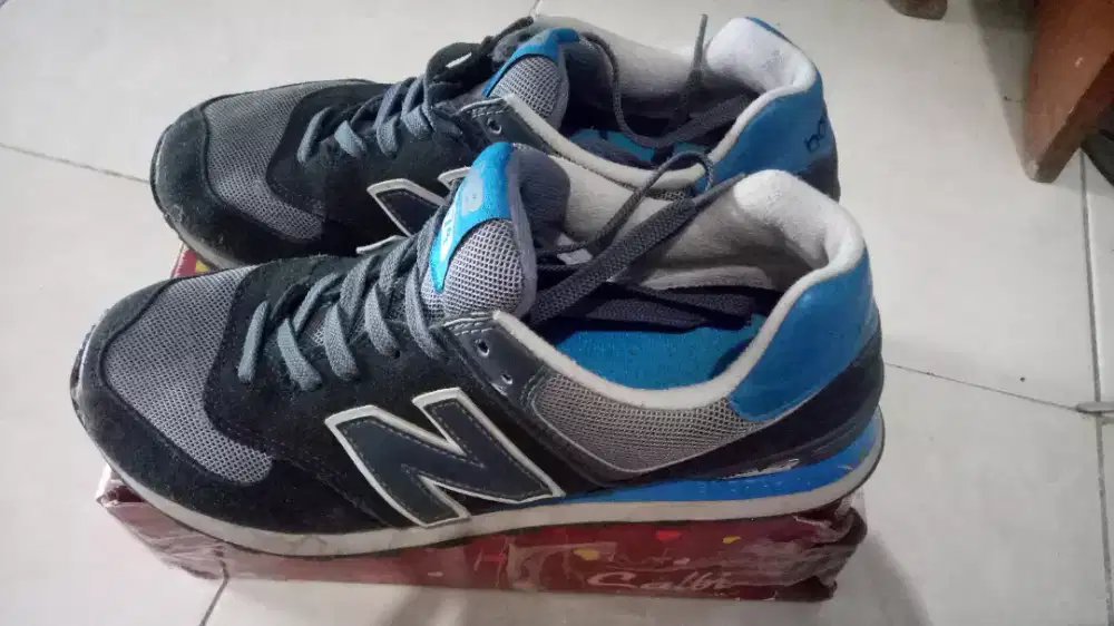 Jual cepat sepatu New Balance size 42,5..lokasi di benowo sby