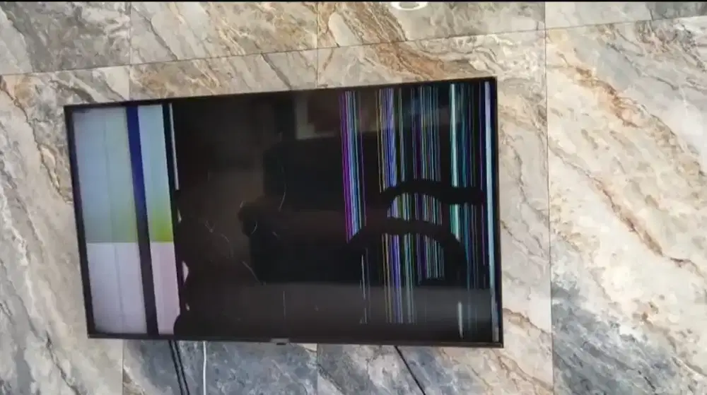 TV LG 55 Inch UHD 2021 Rusak LCD terkena bola oleh anak
