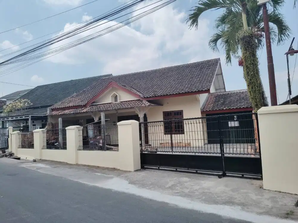 Dikontrakkan/disewakan rumah di Jalan Kaliurang Km 10,9
