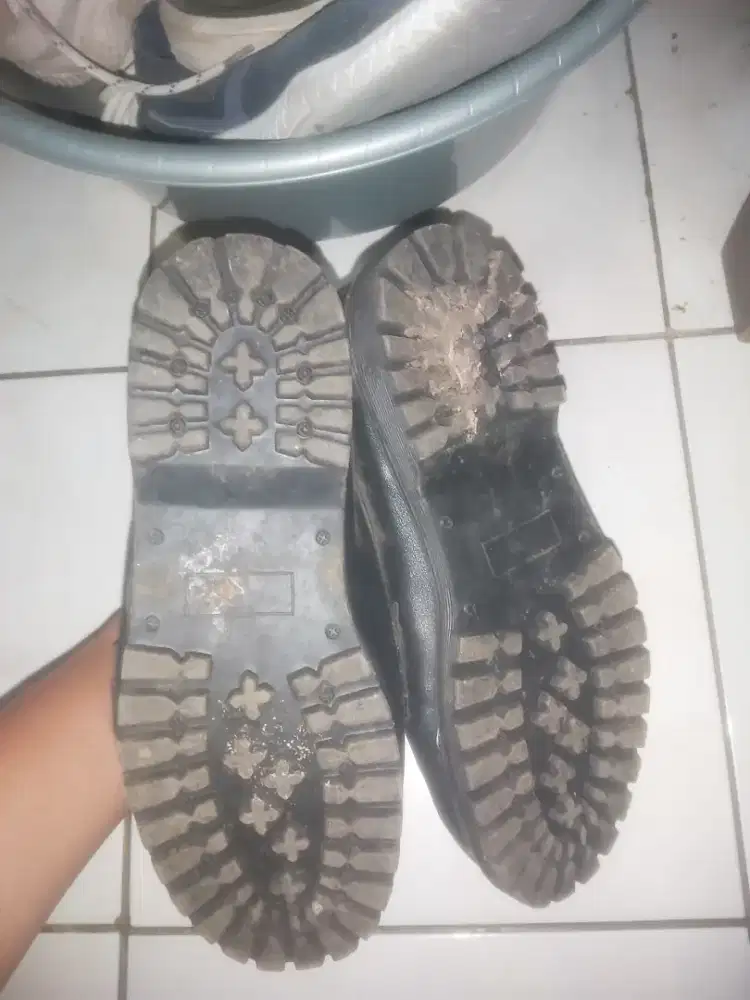Sepatu baru 2 kali make