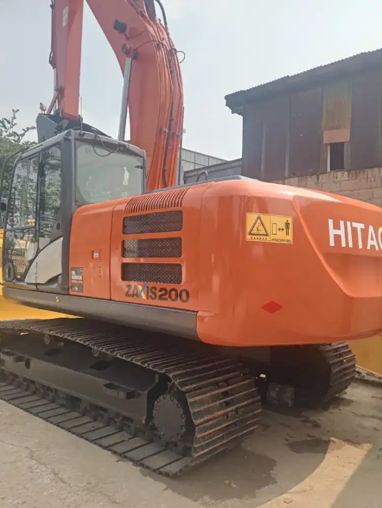 JUAL EXCAVATOR 2018 ALAT BERAT HITACHI ZX200-5G .