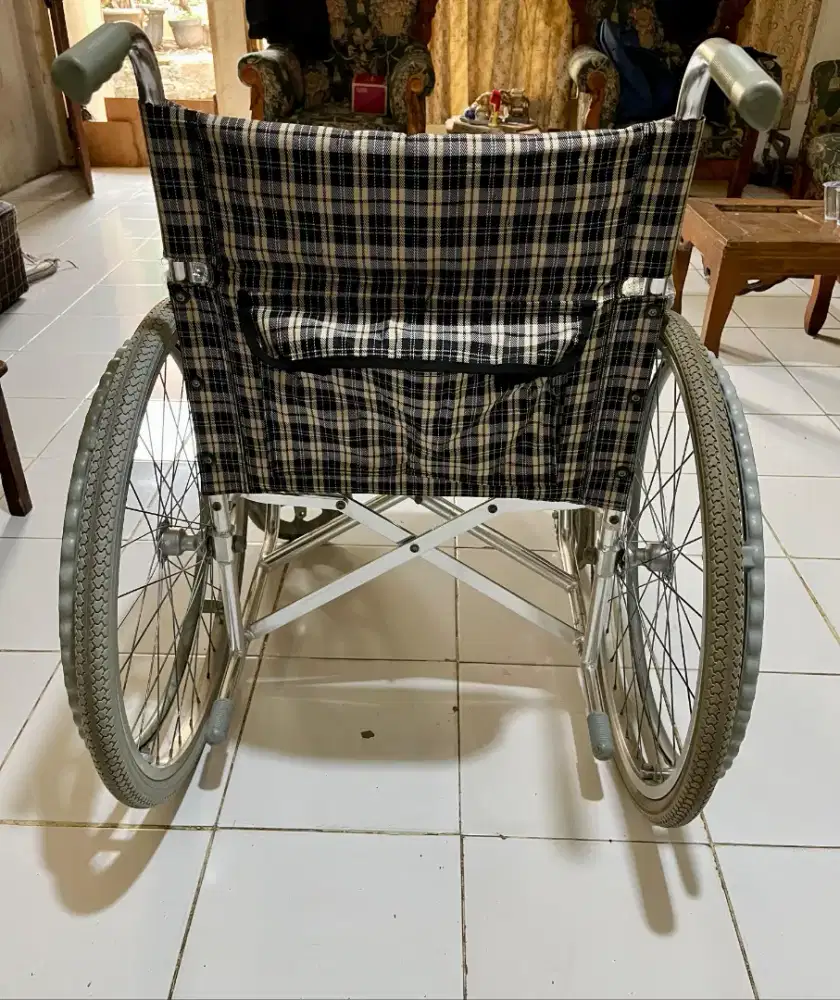 Jual kursi roda lipat kondisi bagus merk gea medical