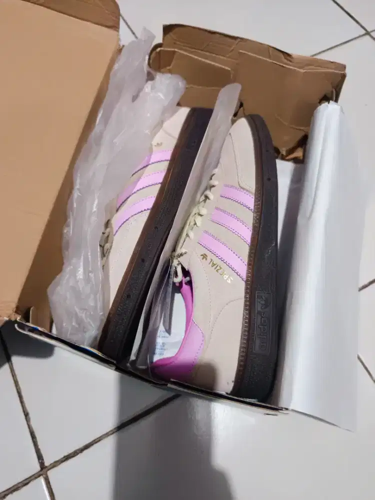 Sepatu adi size 40