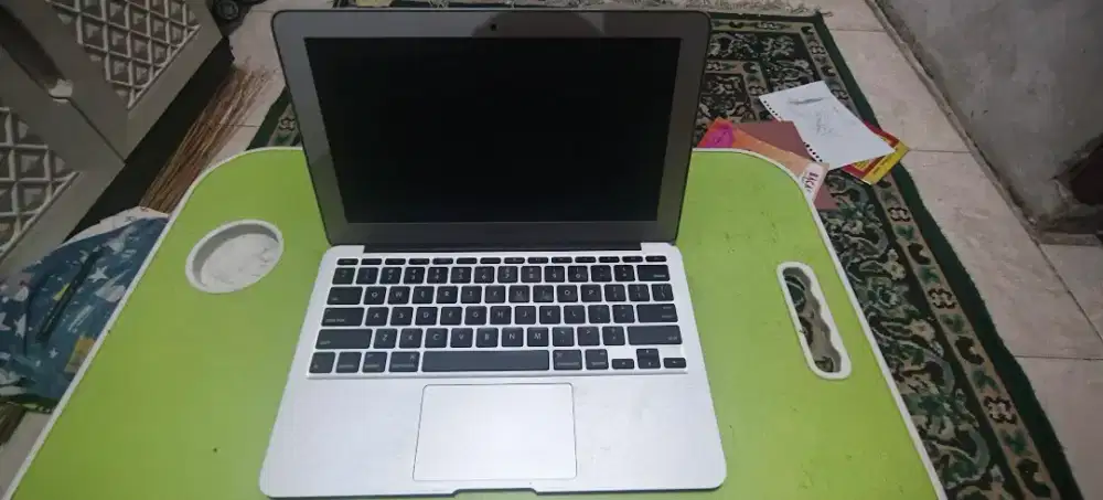 Laptop macbook 11 inch