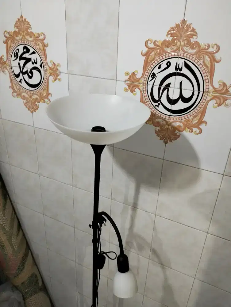 Lampu berdiri ,masih bagus .