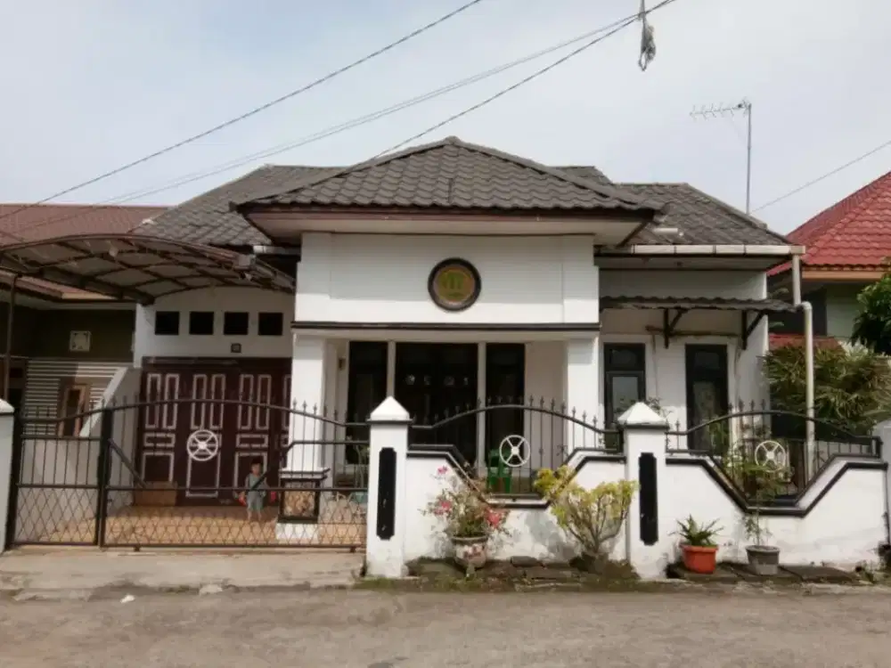 Dijual tanah dan bangunan