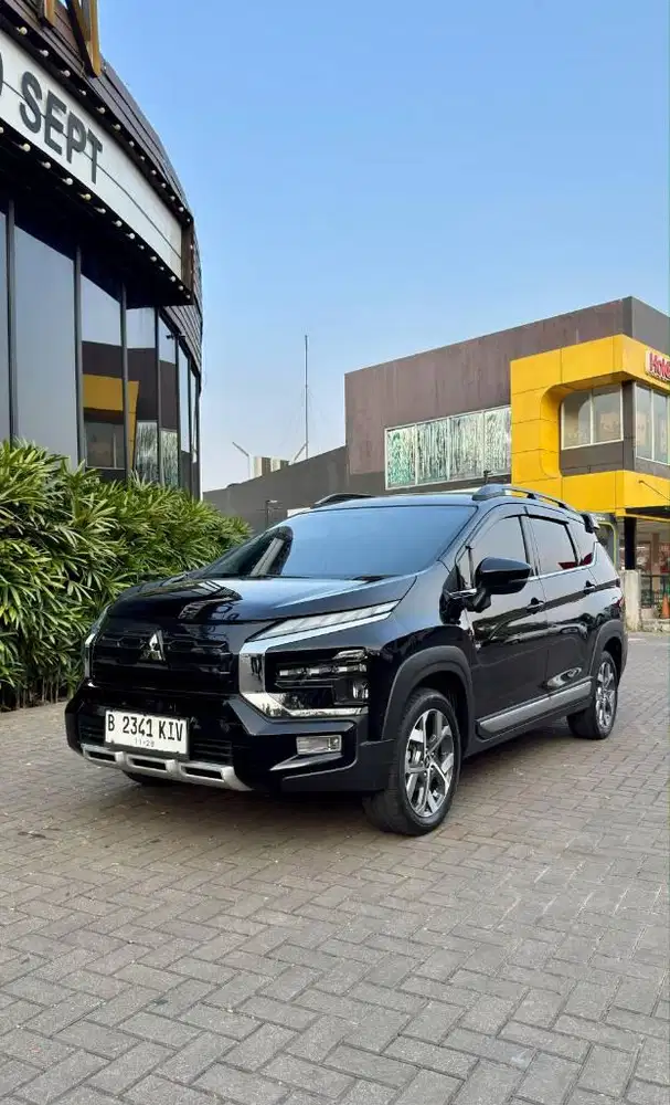 MITSUBISHI XPANDER CROS PREMIUM PACKAGE CVT 2023 HITAM PROMO MURAH DP