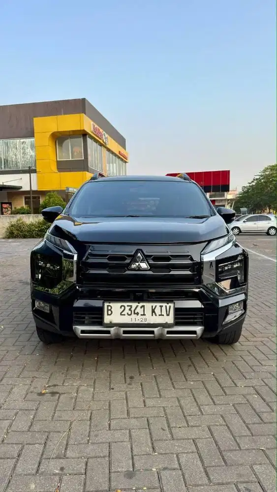 MITSUBISHI XPANDER CROS PREMIUM PACKAGE CVT 2023 HITAM PROMO MURAH DP