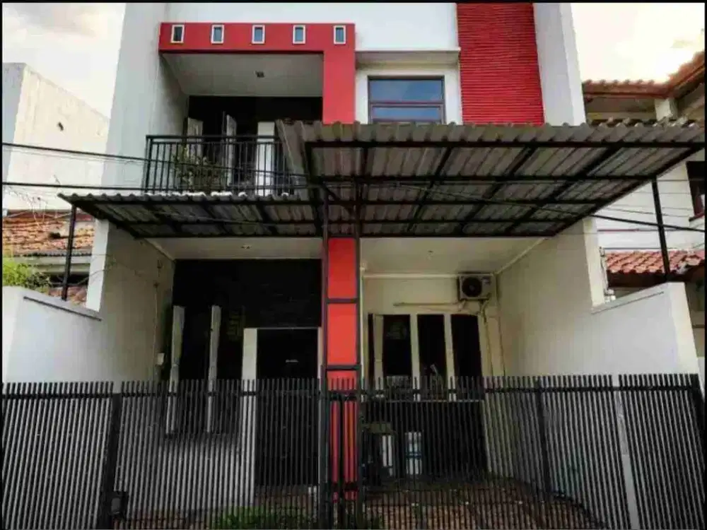 RUMAH TERAWAT  LUAS 7 X 15m² di Komplek  polri JELAMBAR
