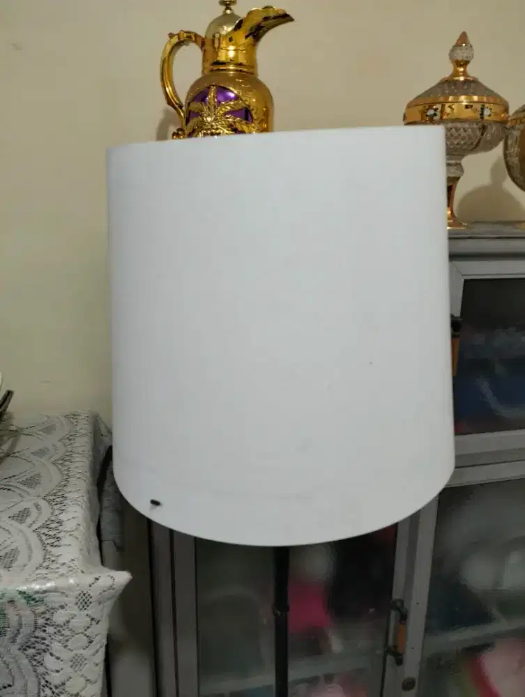 Lampu berdiri tutup kertas