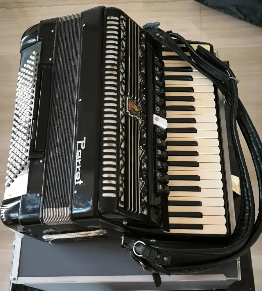 PARROT 120 BASS – PRE-OWNED VERY GOOD CONDITION